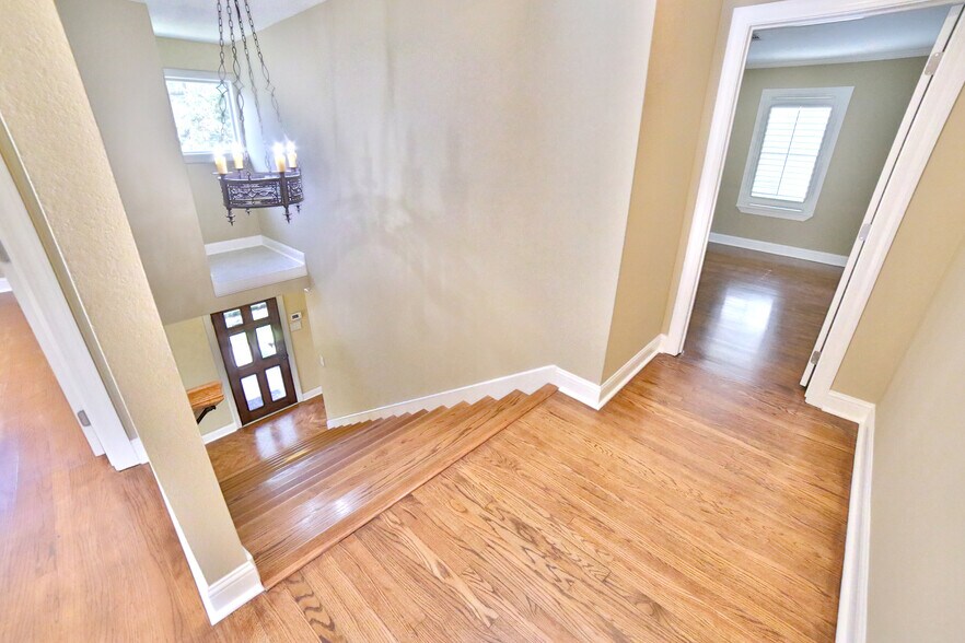 More Photos Of 2625 Peckham St, Houston Office Residential For Lease