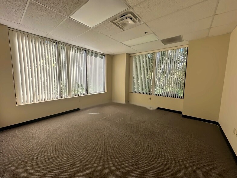 More Photos Of 5620 W Sligh Ave, Tampa Loft Creative Space For Sale