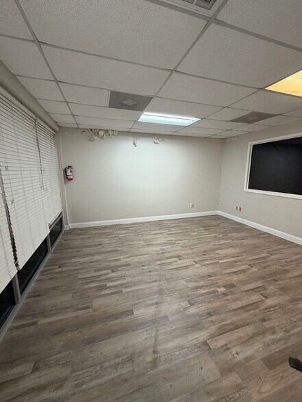 More Photos Of 4429 Spencer Hwy, Pasadena Warehouse For Lease