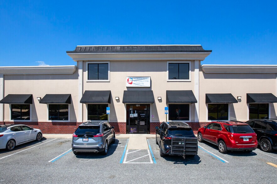More Photos Of 1211 SW Bascom Norris Dr, Lake City Medical For Sale