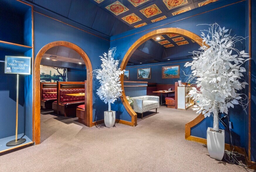 More Photos Of 376 Bullocks Point Ave, Riverside Restaurant For Sale