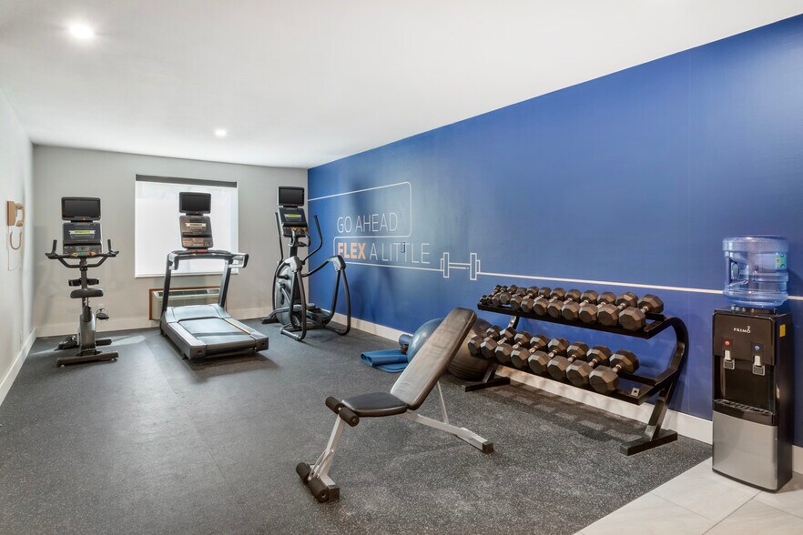 More Photos Of 2965 E Main St, Alice Hotel For Sale