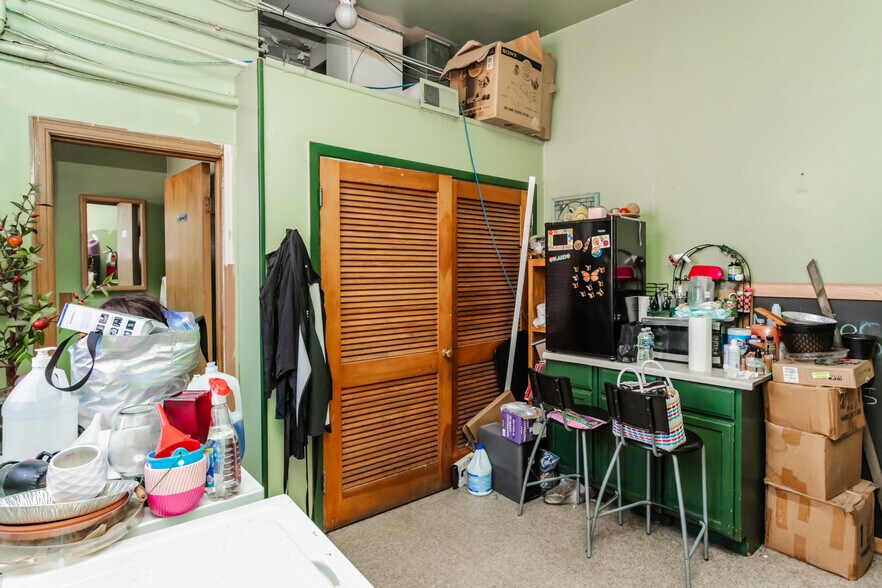 More Photos Of 6830 Cermak Rd, Berwyn Storefront Retail Office For Sale