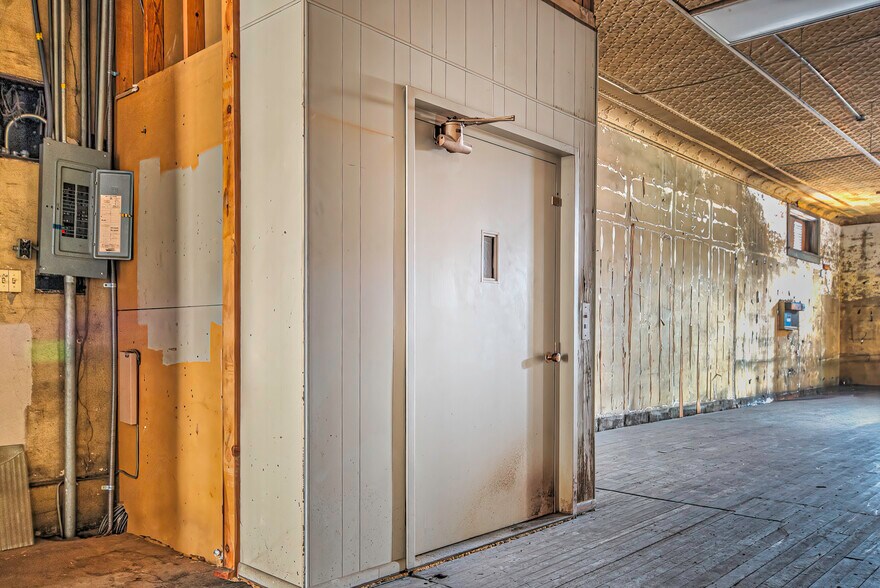 More Photos Of 620 S Calhoun St, Fort Wayne General Retail For Sale