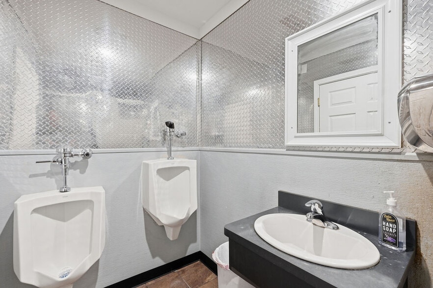 More Photos Of 3911 N Madison St, Spokane Office Residential For Sale
