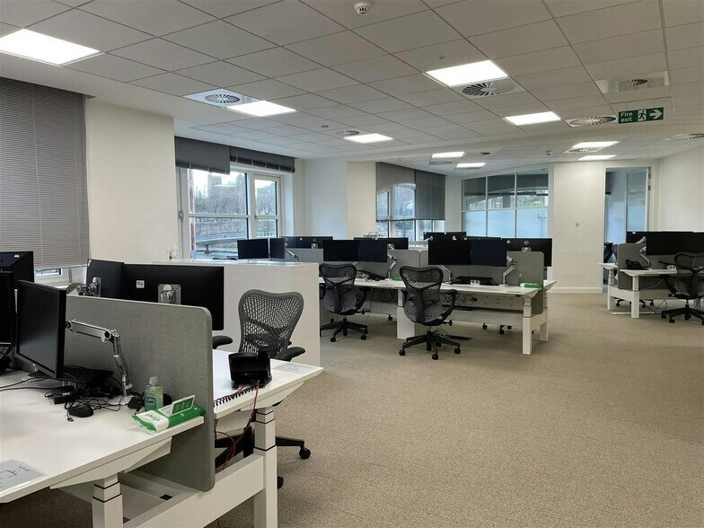 More Photos Of 1 Queen St, Bristol Office For Sale