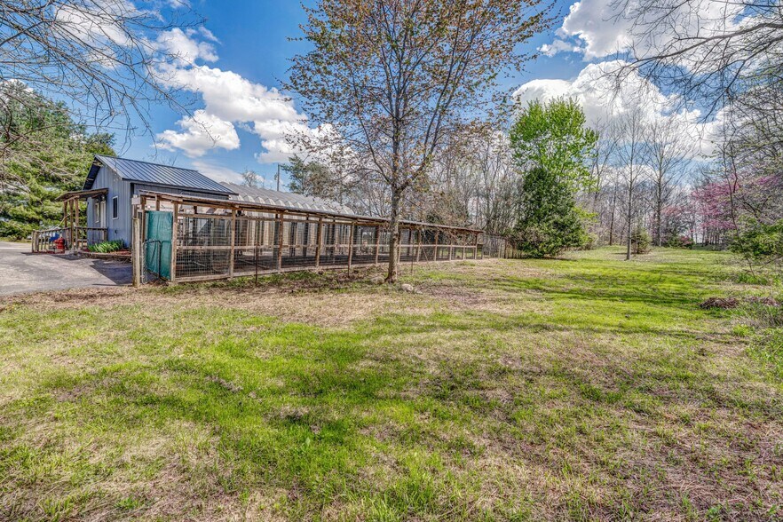 More Photos Of 1344 E 500 N, Albion Veterinarian Kennel For Sale