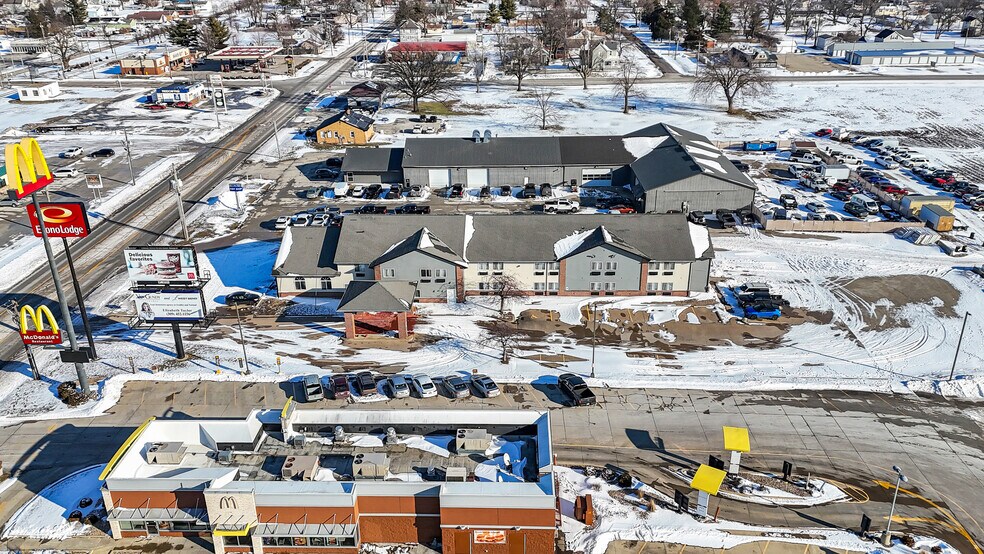 More Photos Of 630 W Main St, El Paso Hotel For Sale