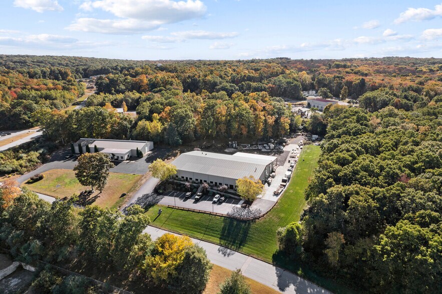 More Photos Of 13 Parkway Dr, Plainfield Warehouse For Lease