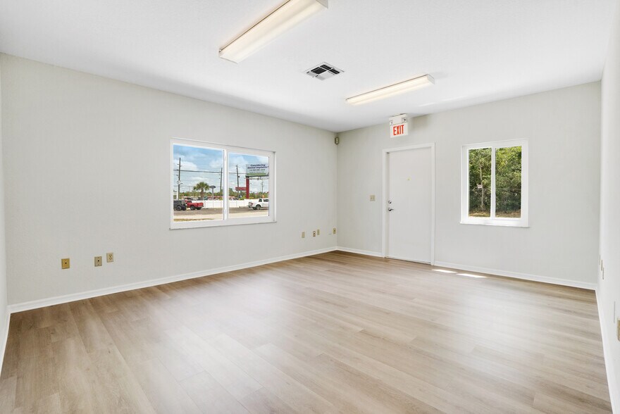More Photos Of 3248 Commercial Way, Spring Hill Medical For Sale