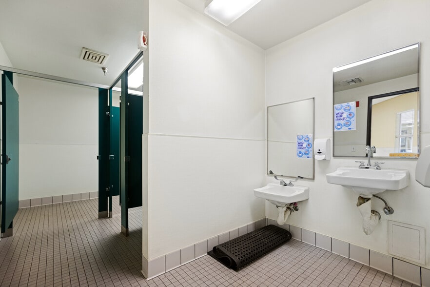 More Photos Of 2090 Chino Hills Pkwy, Chino Hills Schools For Lease