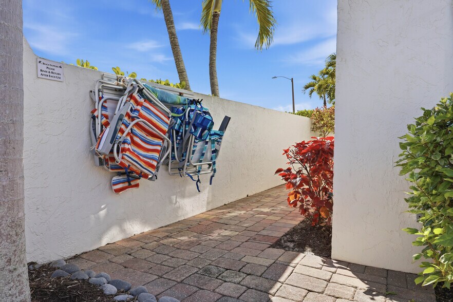 More Photos Of 559 105th Ave N, Naples Multifamily For Sale