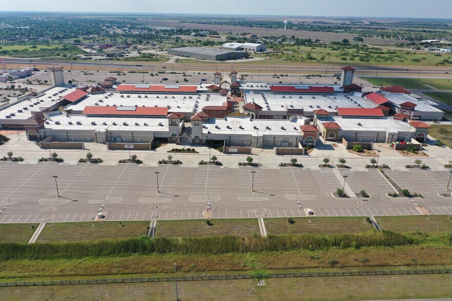 More Photos Of 500 N IH 69, Robstown Warehouse For Lease