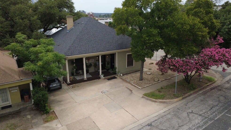 More Photos Of 713 W 14th St, Austin Office For Lease