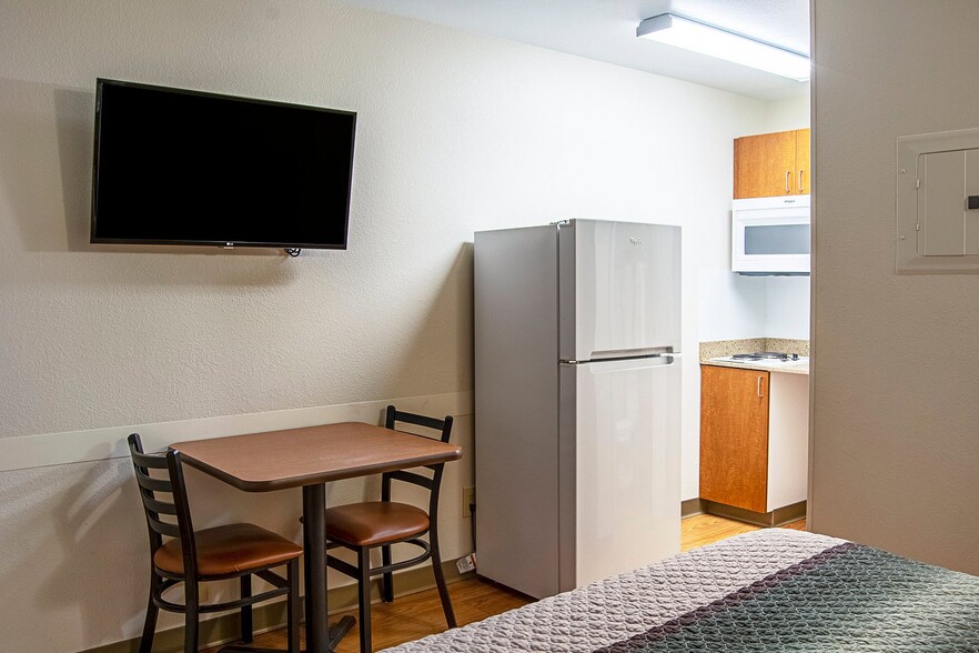 More Photos Of 3535 Fisher Rd NE, Salem Hotel For Sale