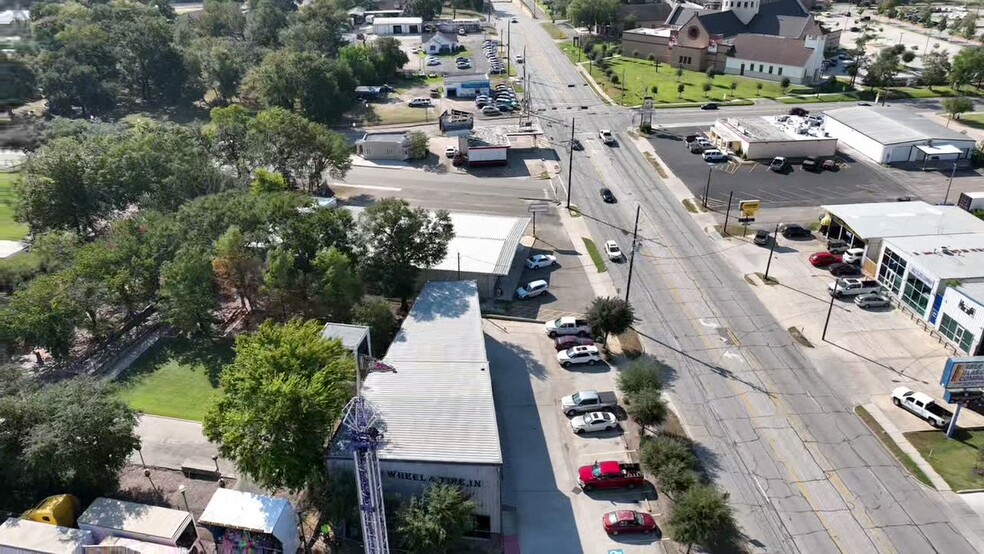 Primary Photo Of 224 N Frazier St, Conroe Auto Repair For Sale