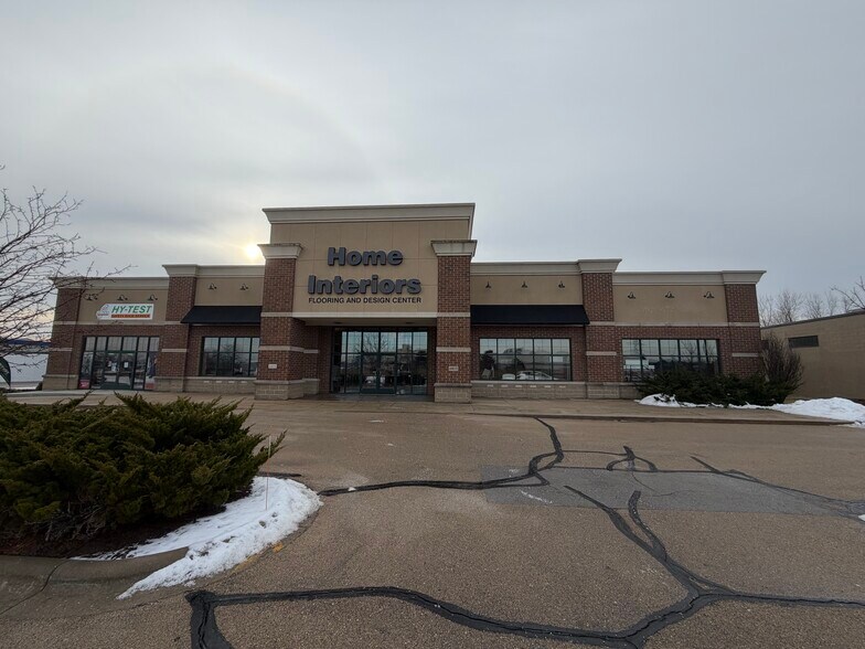 More Photos Of 4803 Michaels Dr, Appleton Freestanding For Sale