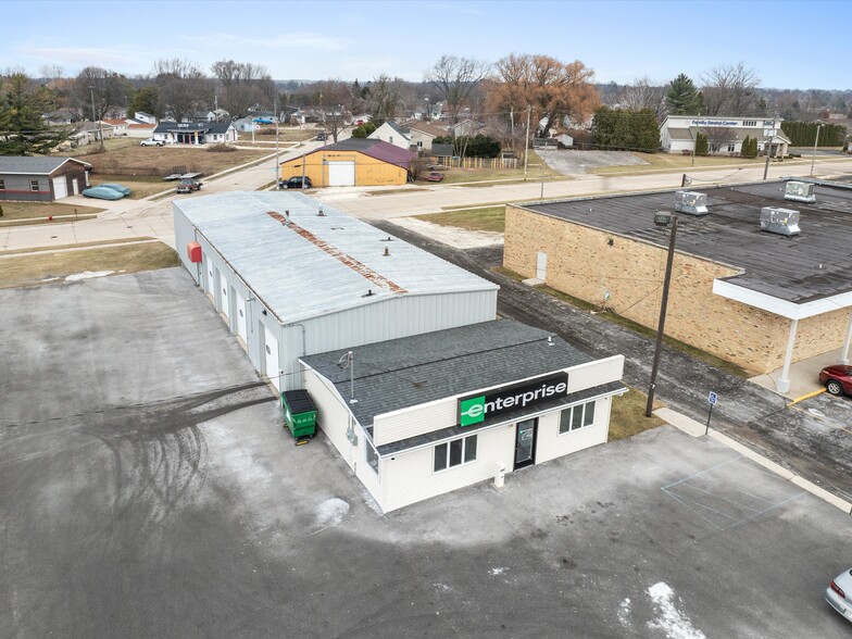 Primary Photo Of 3724 Calumet Ave, Manitowoc Truck Terminal For Lease