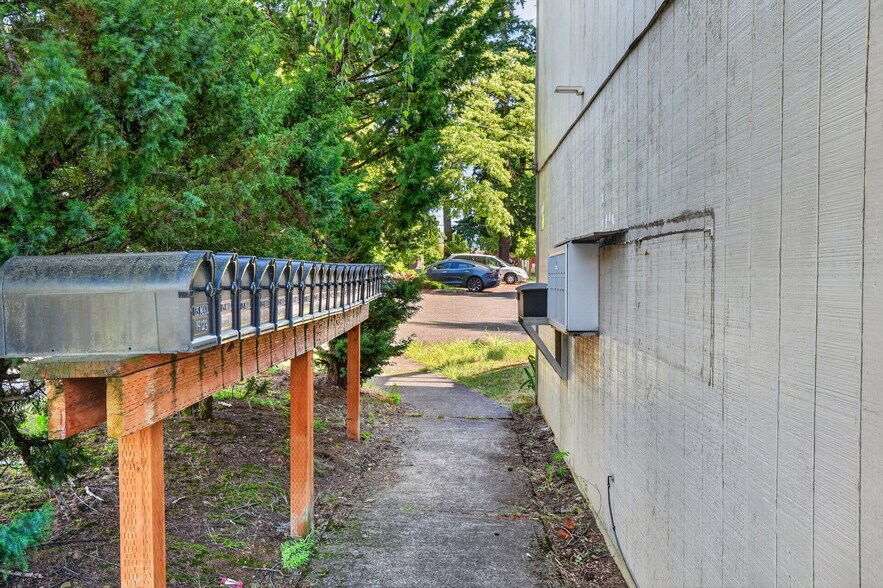 More Photos Of 19109-19123 SE Yamhill St, Gresham Apartments For Sale