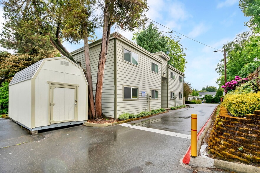 More Photos Of 4147-4153 SE 37th Ave, Portland Apartments For Sale