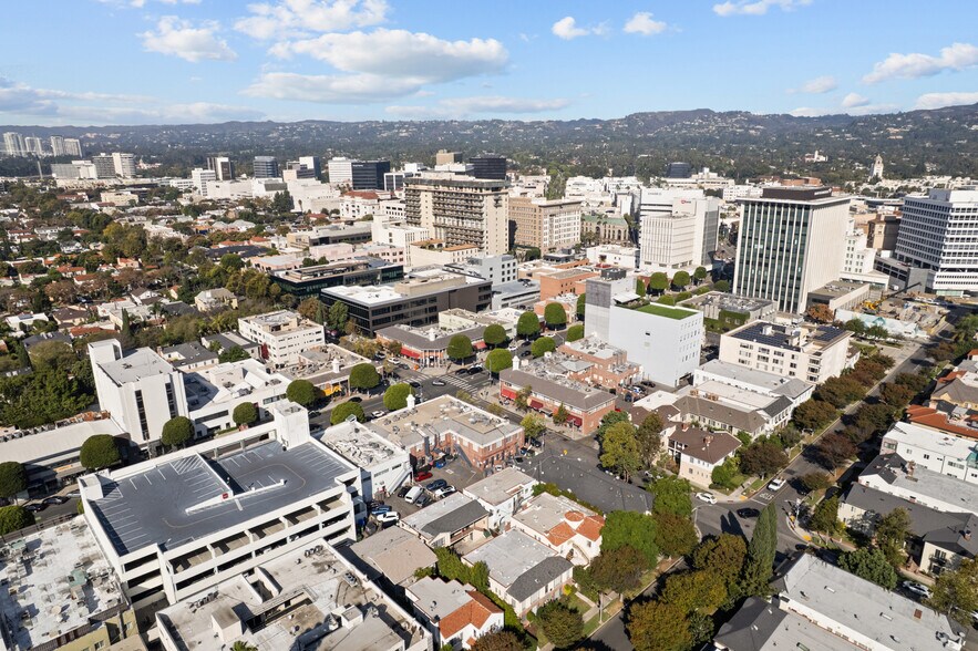 More Photos Of 209 S Reeves Dr, Beverly Hills Apartments For Sale