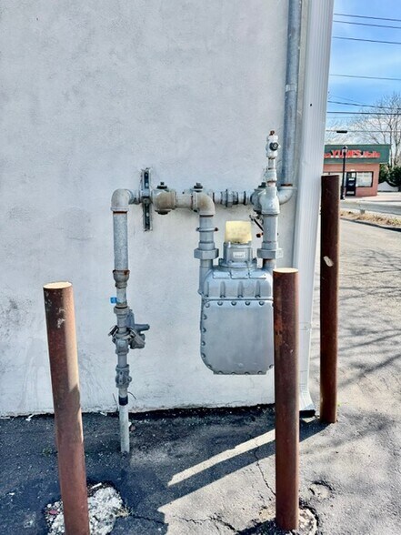 More Photos Of 410 Lake Ave, Saint James Freestanding For Sale