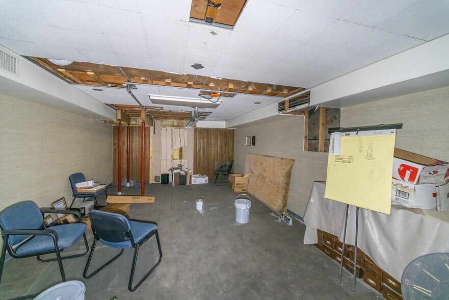 More Photos Of 100-106 S Main st, Ishpeming Bank For Sale