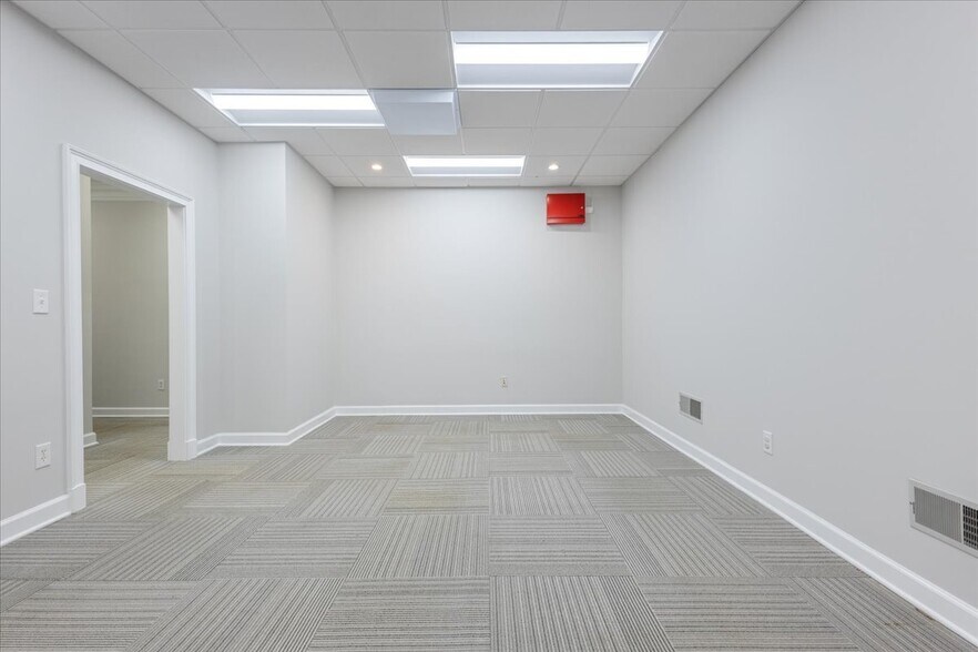 More Photos Of 5064 Roswell Rd, Atlanta Office Residential For Sale