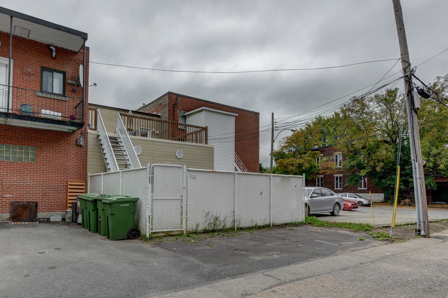 More Photos Of 89 Boul Henri-Bourassa O, Montréal Specialty For Sale