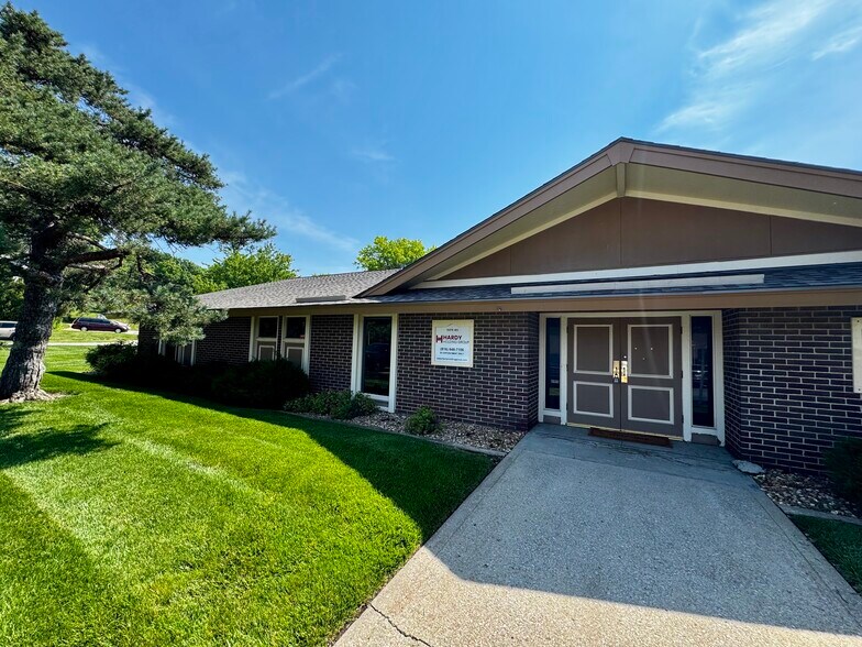 Primary Photo Of 1170 W Kansas St, Liberty Unknown For Lease