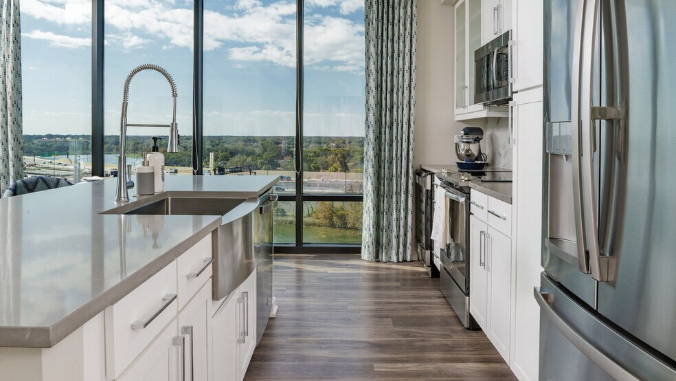 More Photos Of 295 NE Ivanhoe Blvd, Orlando Apartments For Lease