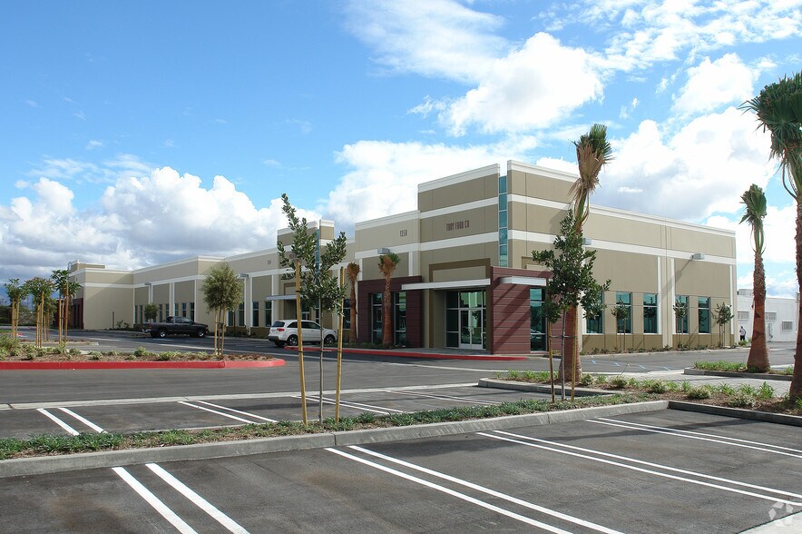 More Photos Of 1350-1358 S Ritchey St, Santa Ana Warehouse For Lease