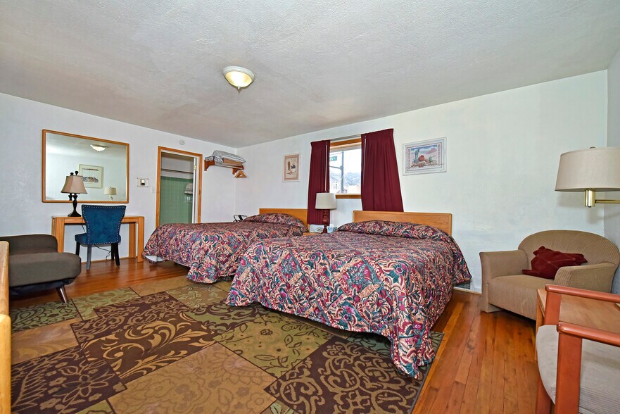 More Photos Of 54 Manitou Ave, Manitou Springs Hotel For Sale