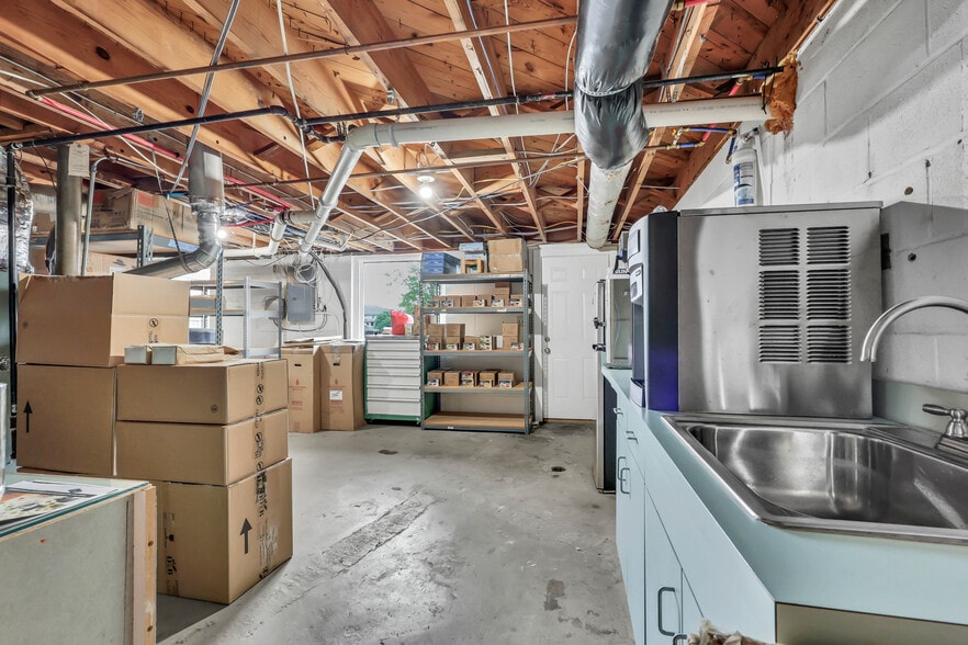 More Photos Of 1758 Memorial Dr, Clarksville Medical For Lease