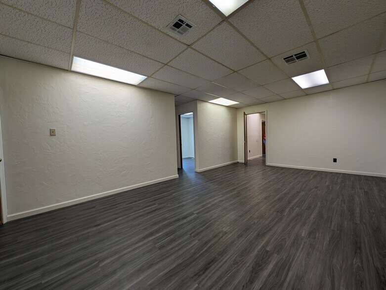More Photos Of 1006 NW 47th St, Lawton Office For Sale