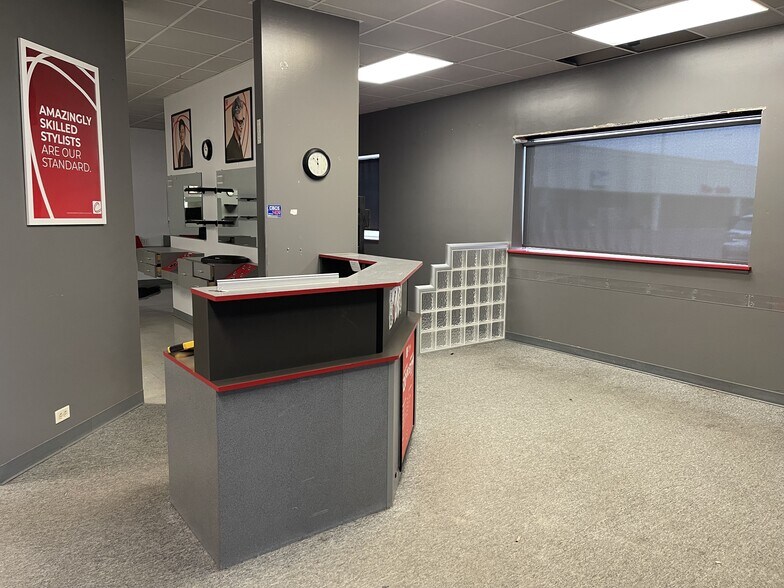 More Photos Of 2720 W 12th St, Sioux Falls Storefront For Lease