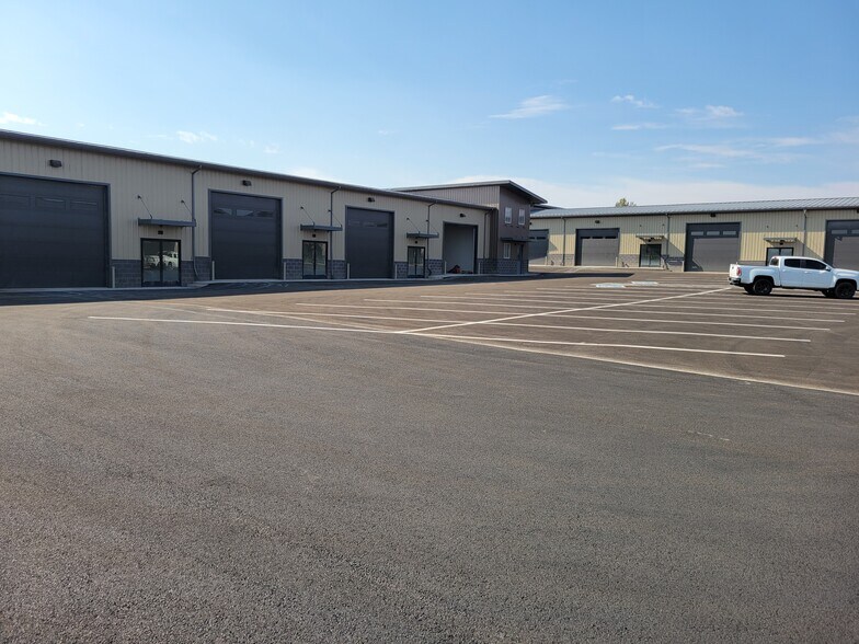 More Photos Of SW Layton Ct, Prineville Warehouse For Lease