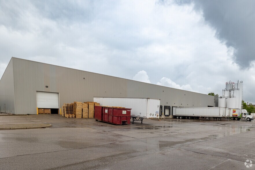 More Photos Of 1327 Clark Blvd, Brampton Manufacturing For Lease