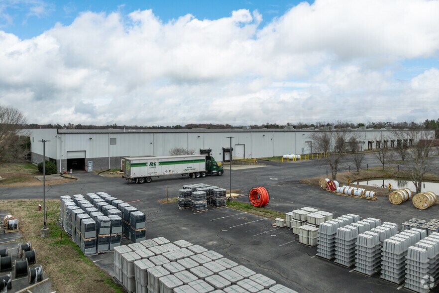 More Photos Of 221 Progress Pky, Franklin Warehouse For Lease