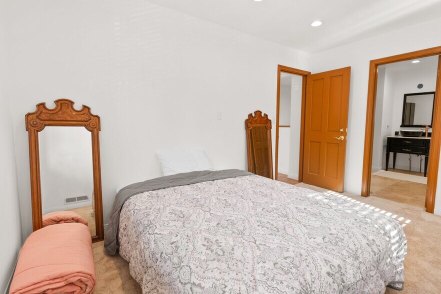 More Photos Of 1016 W Big Bear Blvd, Big Bear City Office Residential For Sale