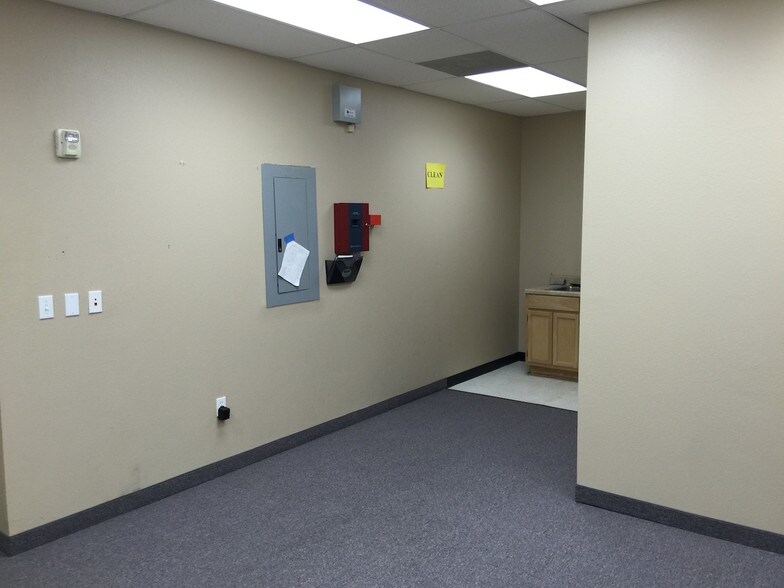 More Photos Of 42-46 N 11th St, Beaumont Freestanding For Lease