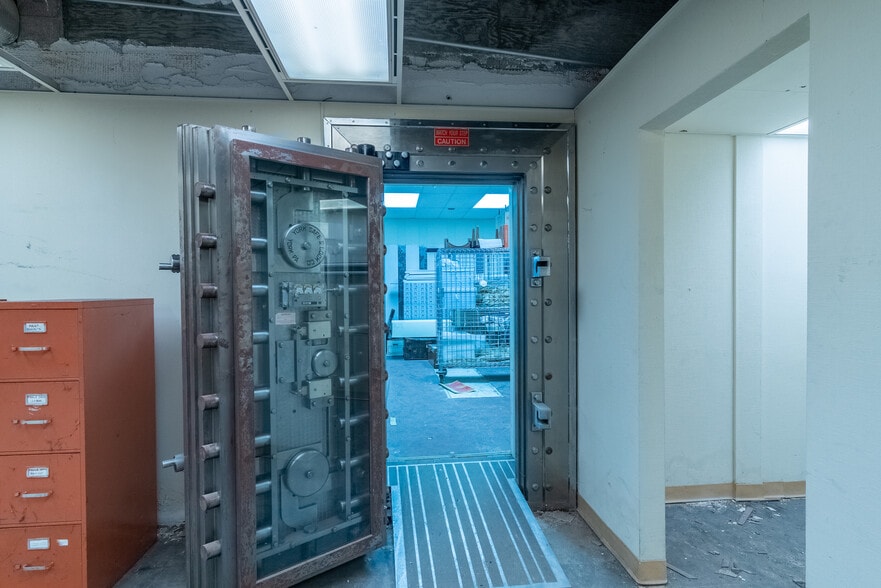 More Photos Of 449 Alvarado St, Monterey General Retail For Sale