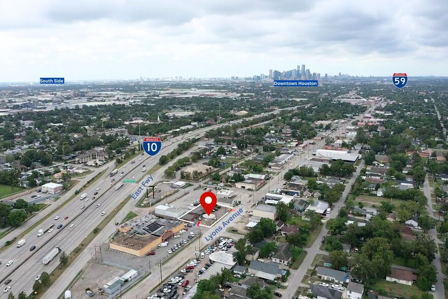 Primary Photo Of 7112 Lyons Ave, Houston Supermarket For Sale