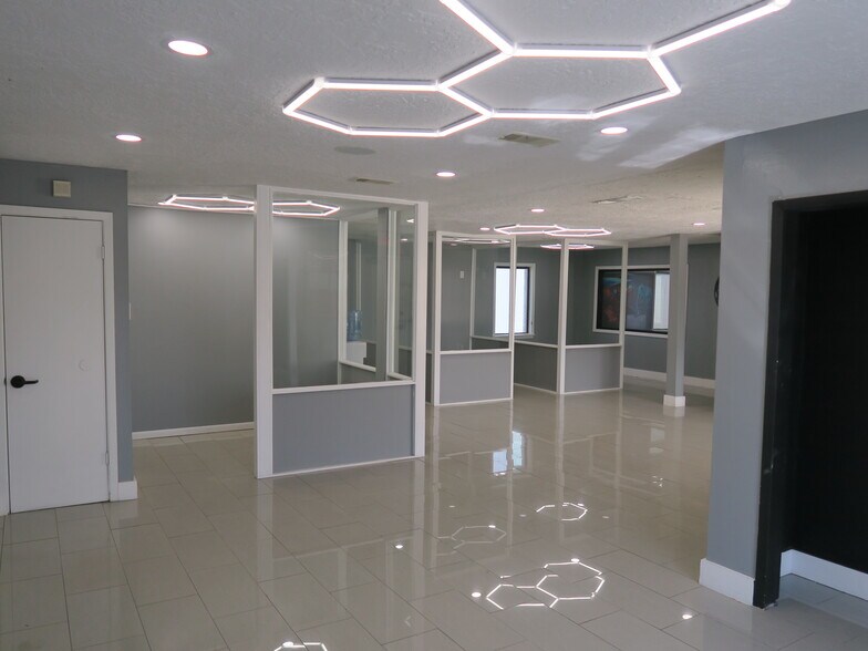 More Photos Of 5638 Star Ln, Houston Auto Dealership For Lease
