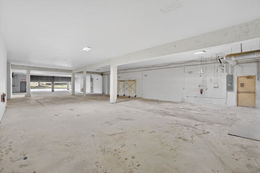 More Photos Of 500 W Flagler St, Miami Manufacturing For Lease