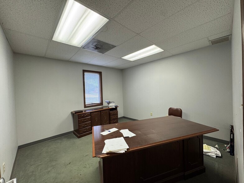 More Photos Of 855 Mitchell Road Ext, Tupelo Flex For Sale