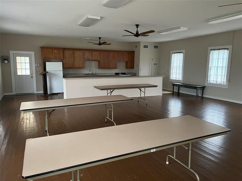 More Photos Of 102 E Main St, Cumby Religious Facility For Sale