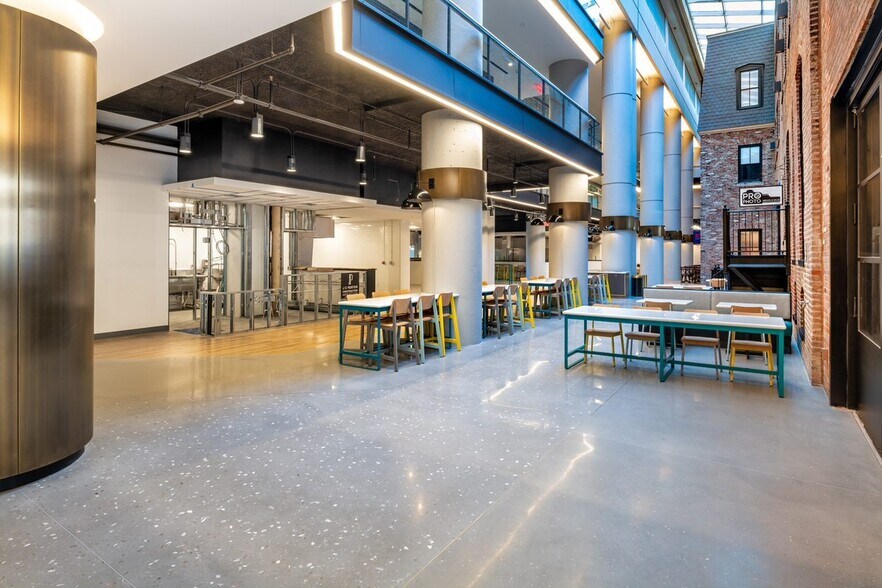 More Photos Of 2000 Pennsylvania Ave NW, Washington Office For Lease