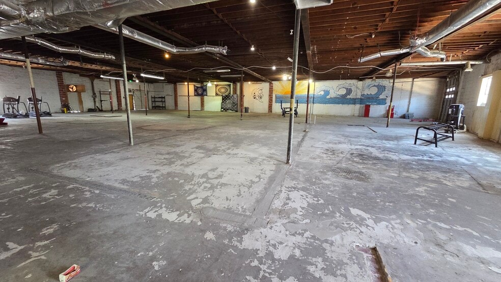 More Photos Of 861 W 46th St, Norfolk Warehouse For Lease