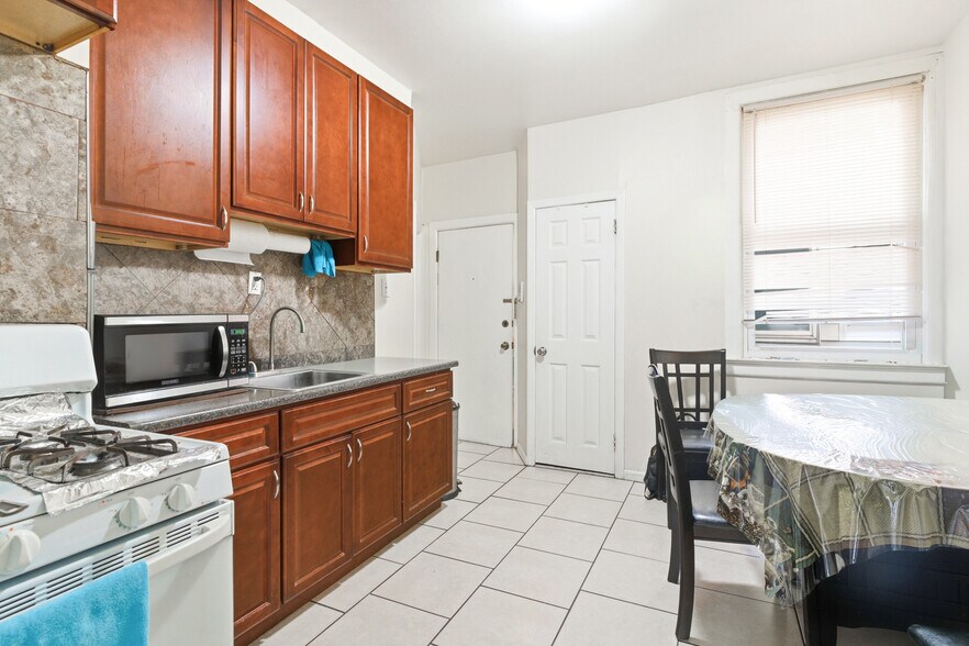 More Photos Of 369 E Kinney St, Newark Apartments For Sale